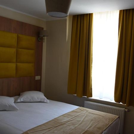 Sun Hotel Saint-Gilles Екстериор снимка
