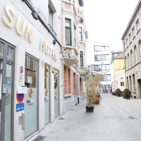 Sun Hotel Saint-Gilles Екстериор снимка