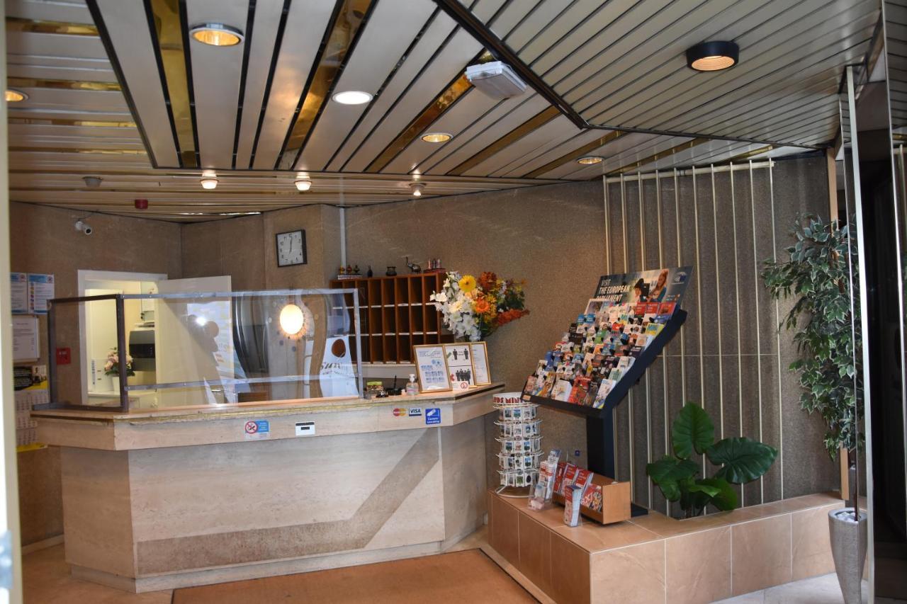 Sun Hotel Saint-Gilles Екстериор снимка