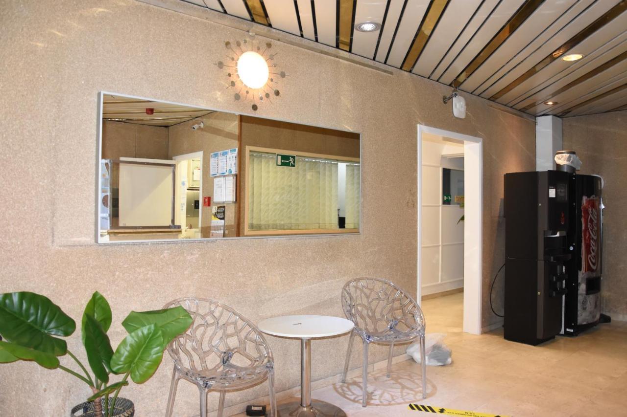 Sun Hotel Saint-Gilles Екстериор снимка