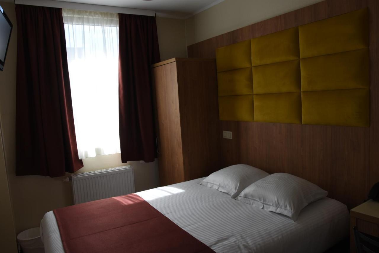 Sun Hotel Saint-Gilles Екстериор снимка