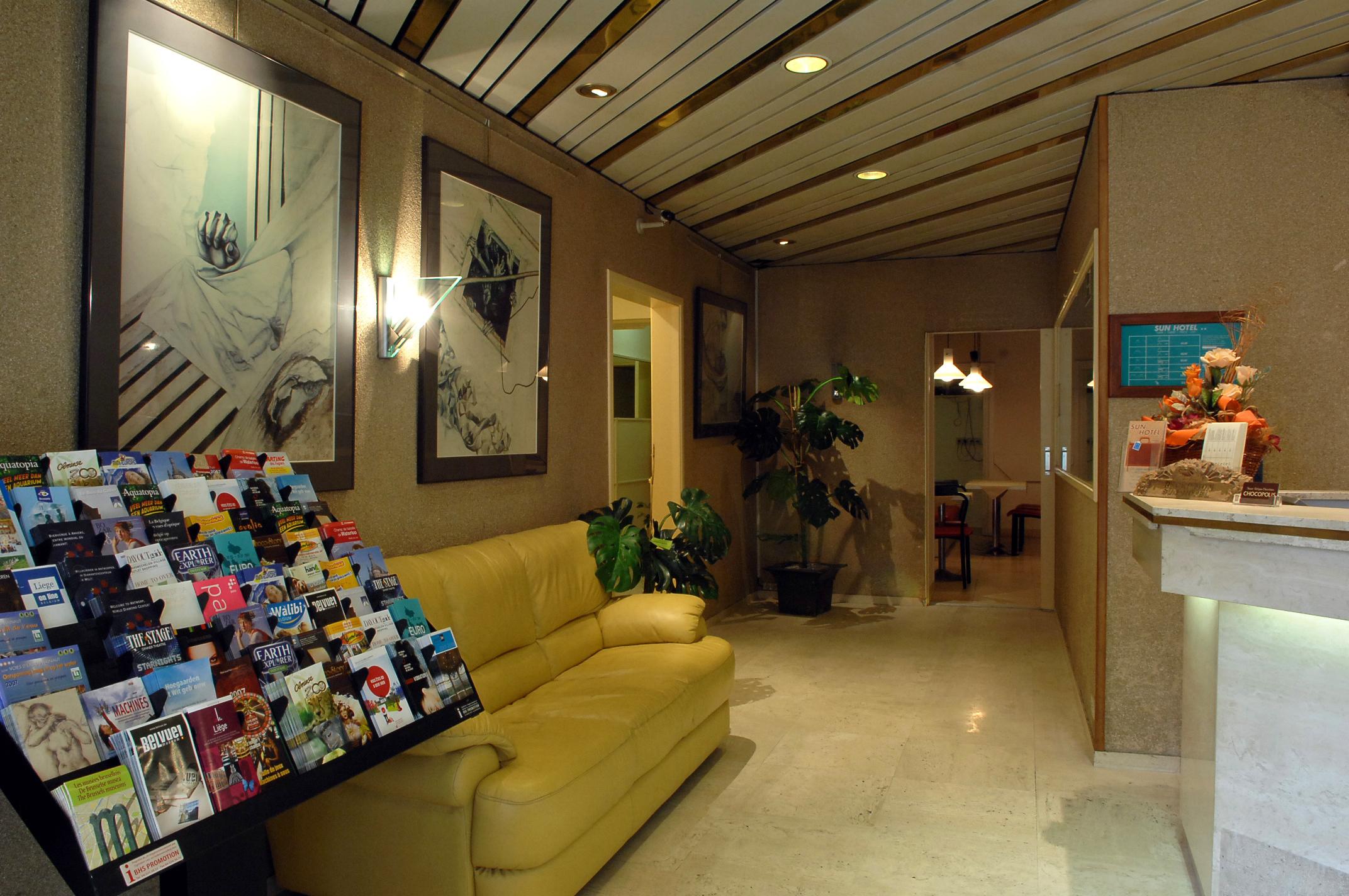 Sun Hotel Saint-Gilles Екстериор снимка